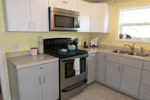 Kitchen - 426 N Maple, Ithaca, MI 48847 photo 3 of 3