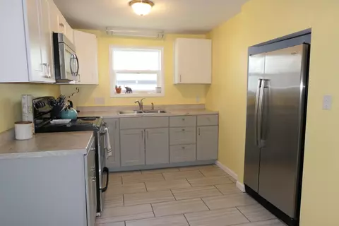 Kitchen - 426 N Maple, Ithaca, MI 48847 photo 2 of 3