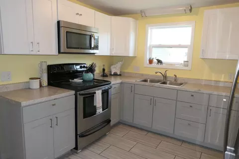 Kitchen - 426 N Maple, Ithaca, MI 48847 photo 1 of 3