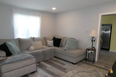 Living - 426 N Maple, Ithaca, MI 48847 photo 2 of 2