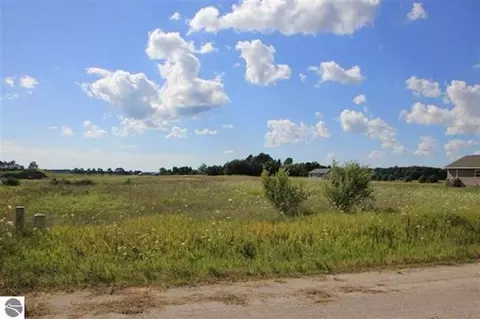 9110 Center Pl, Kingsley, MI 49649