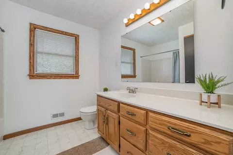 Bath - 3379 W Pierce, Ithaca, MI 48847 photo 4 of 5
