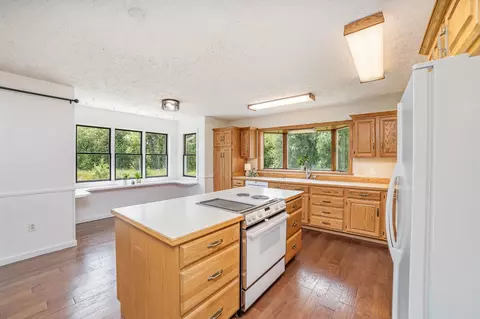 Kitchen - 3379 W Pierce, Ithaca, MI 48847 photo 2 of 2
