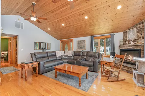 781 E Harrison, Alma, MI 48801 photo 11