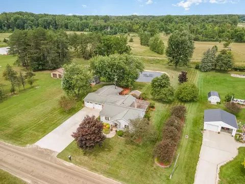 781 E Harrison, Alma, MI 48801 photo 4