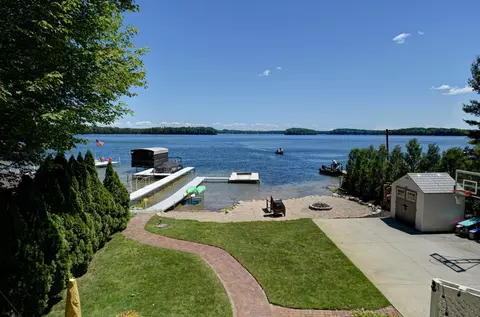 2514 Crescent Shrs, Traverse City, MI 49685