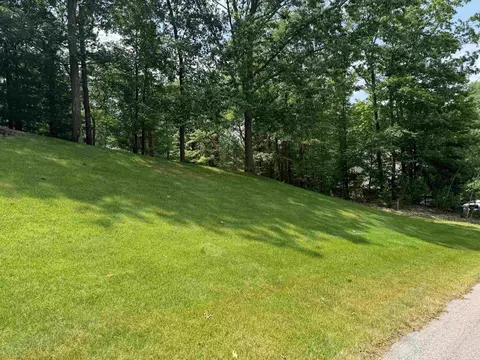 3126 Holiday Vlg, Traverse City, MI 49686