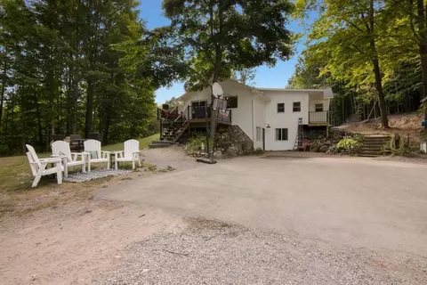 7870 E Obrien, Lake Leelanau, MI 49653