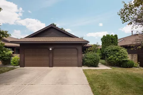 886 Hammond Pl N, Traverse City, MI 49686