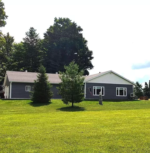8911 S 35, Cadillac, MI 49601