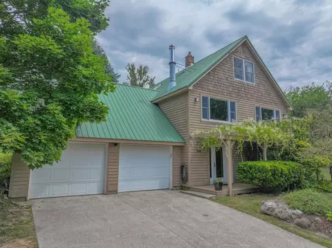 568 N Lake Leelanau, Lake Leelanau, MI 49653