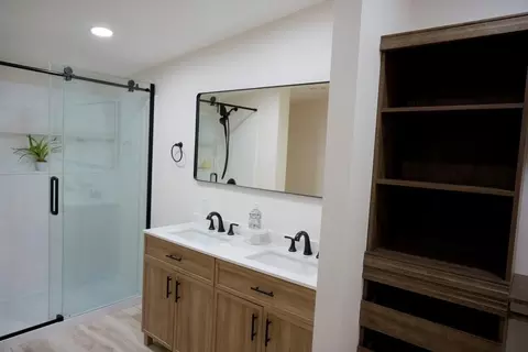 Bath - 5706 S Shepherd, Shepherd, MI 48883 photo 1 of 6