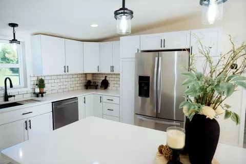 Kitchen - 5706 S Shepherd, Shepherd, MI 48883 photo 3 of 9