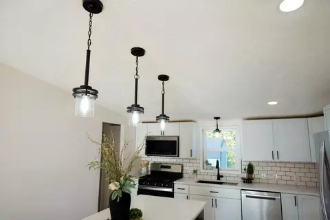 Kitchen - 5706 S Shepherd, Shepherd, MI 48883 photo 6 of 9