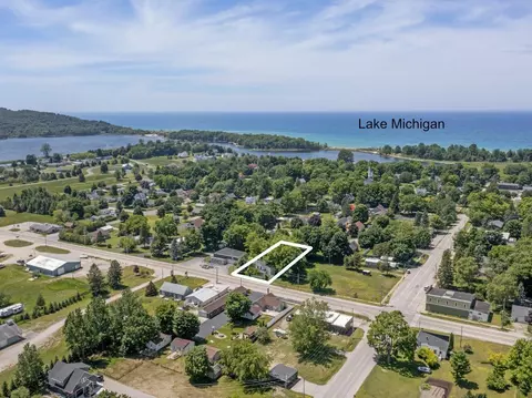 17202 Northwood, Arcadia, MI 49613