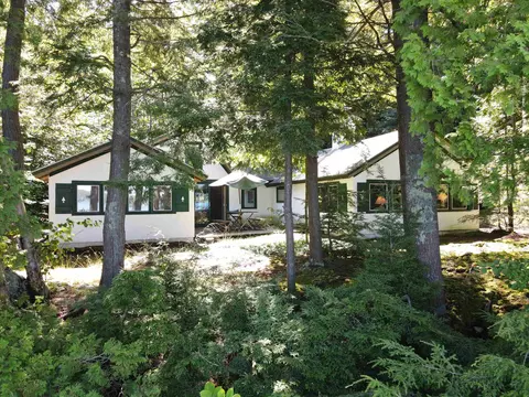 2801 N Lake Leelanau, Lake Leelanau, MI 49653