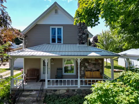 422 E Pne, Blanchard, MI 49310 photo 2