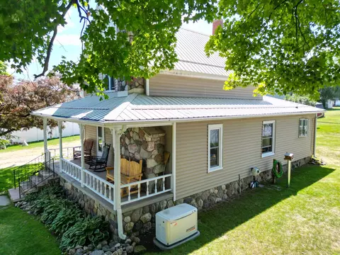 422 E Pne, Blanchard, MI 49310 photo 4