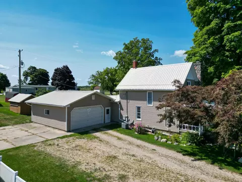 422 E Pne, Blanchard, MI 49310 photo 5