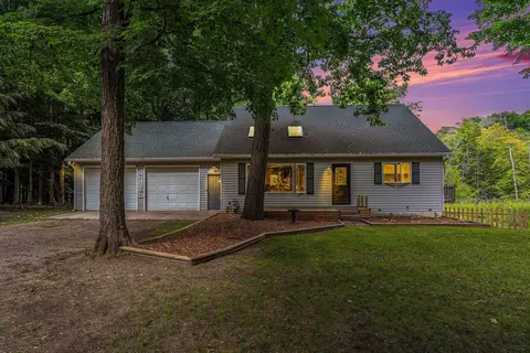 4725 E Duck Lk, Grawn, MI 49637