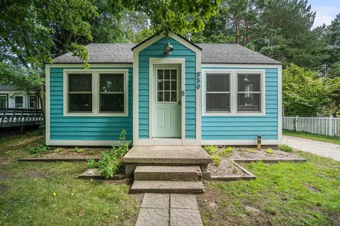 530 9th, Frankfort, MI 49635