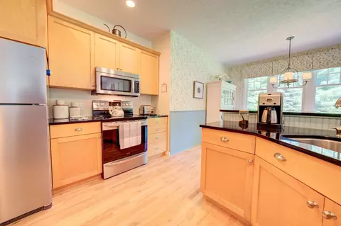 Kitchen - 9601 E Stonehouse, Suttons Bay, MI 49682 photo 5 of 9