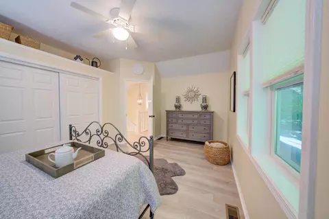 Bedroom - 9601 E Stonehouse, Suttons Bay, MI 49682 photo 10 of 16
