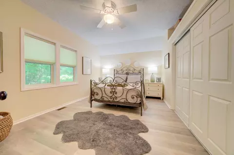 Bedroom - 9601 E Stonehouse, Suttons Bay, MI 49682 photo 7 of 16