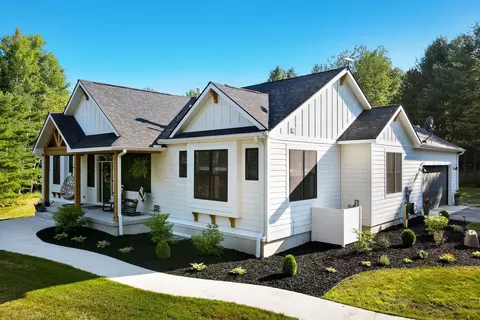 4498 Bunker Hl, Williamsburg, MI 49690