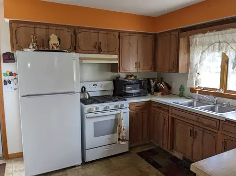 Kitchen - 880 Richland, Lupton, MI 48635 photo 1 of 2
