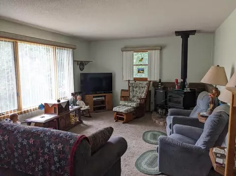 Living - 880 Richland, Lupton, MI 48635 photo 1 of 2