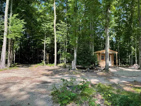 10237 Betsie Crk, Interlochen, MI 49643
