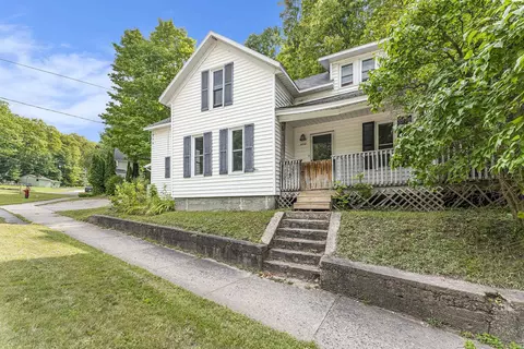 450 Spring Vly, Beulah, MI 49617