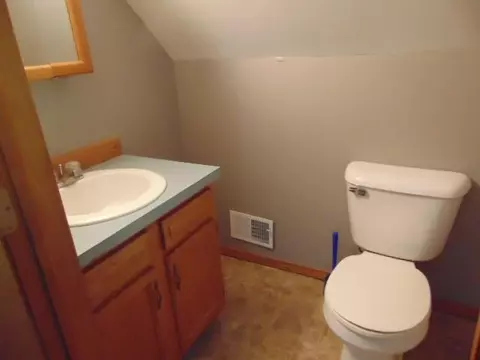 Bath - 1335 E Grant, Ithaca, MI 48847 photo 3 of 3