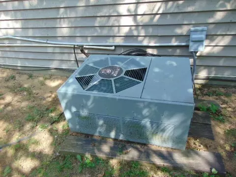 Exterior - 1335 E Grant, Ithaca, MI 48847 photo 3 of 9