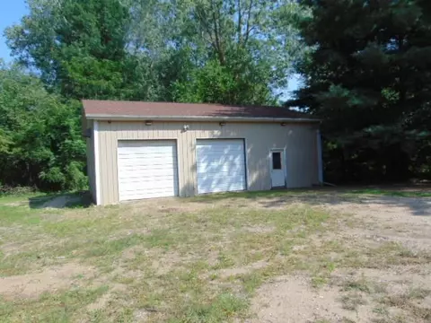 Exterior - 1335 E Grant, Ithaca, MI 48847 photo 5 of 9