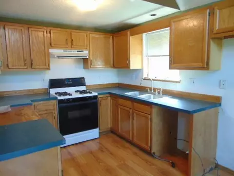 Kitchen - 1335 E Grant, Ithaca, MI 48847 photo 1 of 2