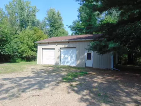Exterior - 1335 E Grant, Ithaca, MI 48847 photo 4 of 9