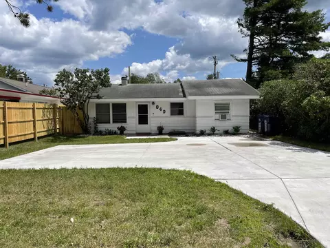 849 S Lakeshore, Lake City, MI 49651