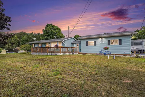 11989 Goose, Honor, MI 49640