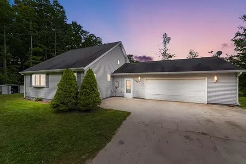 668 W 18 12, Mesick, MI 49668