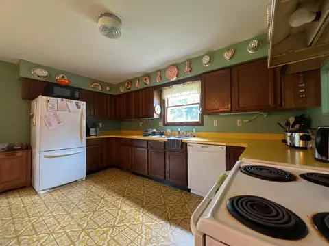 Kitchen - 6402 S 23 12, Boon, MI 49618 photo 2 of 2