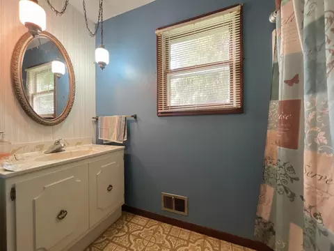 Bath - 6402 S 23 12, Boon, MI 49618 photo 1 of 3