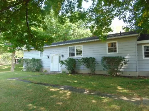 2475 S Warner, Sumner, MI 48889 photo 3