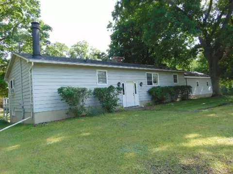 2475 S Warner, Sumner, MI 48889