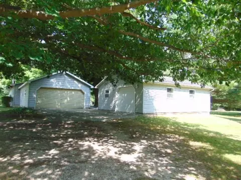 2475 S Warner, Sumner, MI 48889 photo 4