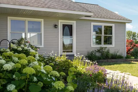 11116 E Meadow Vw, Suttons Bay, MI 49682