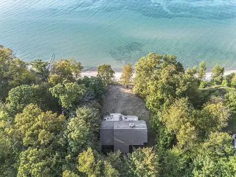 5273 E Sugarbush, Leland, MI 49654