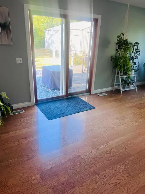 Entry Way - 2315 E Riv, Mount Pleasant, MI 48858 photo 5 of 6