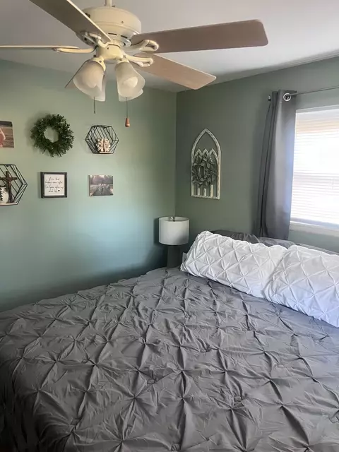 Bedroom - 2315 E Riv, Mount Pleasant, MI 48858 photo 7 of 9